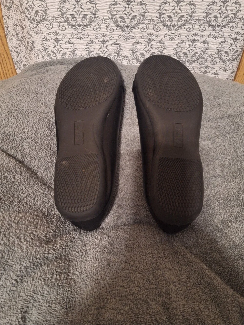 Cliffs by WHITE MOUNTAIN Clara Black Leather Paneled Slip-On Flats